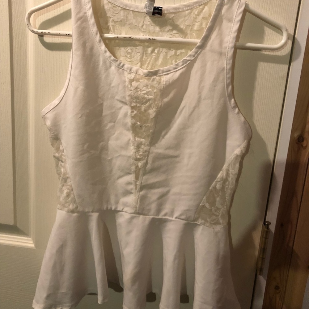 🎉Cute white and lace dressy shirt size small
